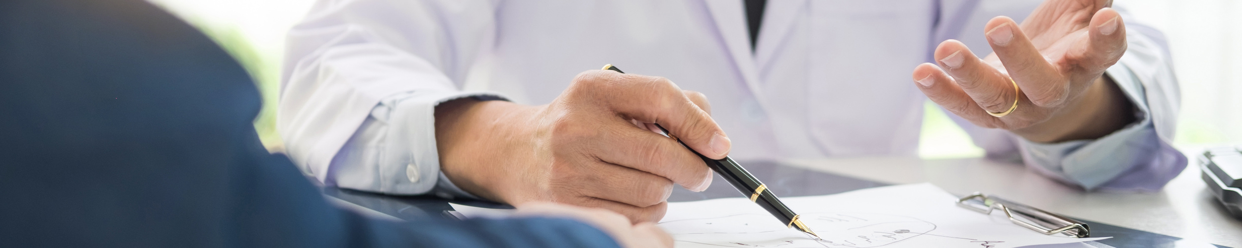 doctor giving a consultations